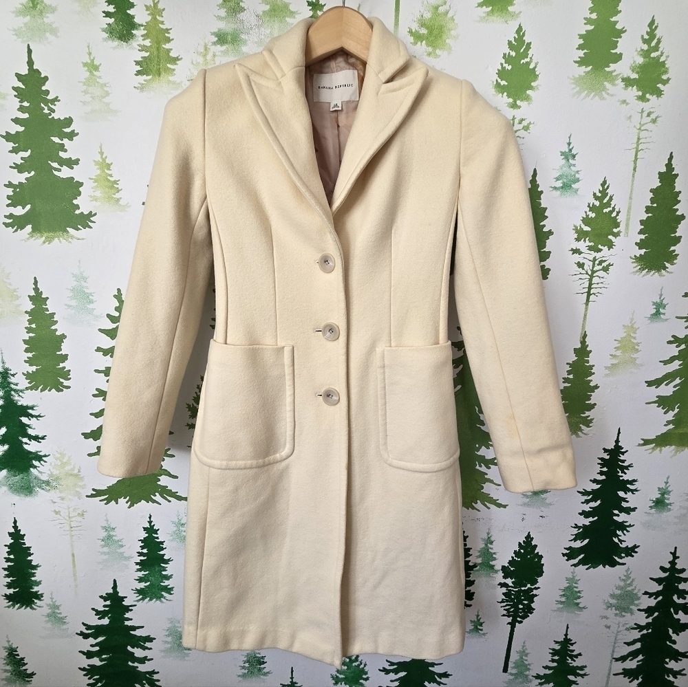 Elegant Banana Republic Cream Women's Coat